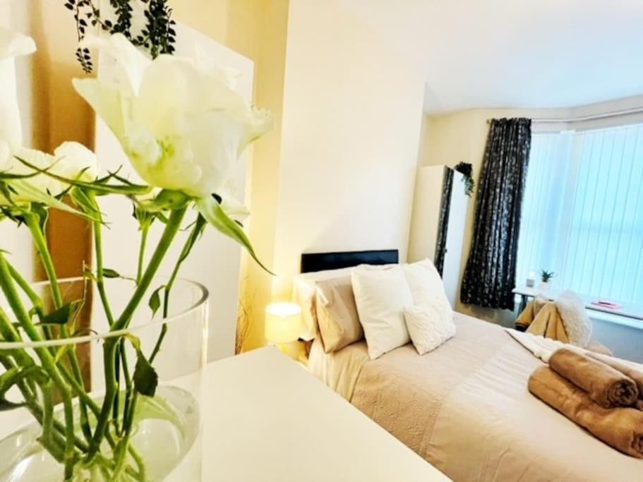 5 Bedroom, Sleeps 9 - Base To Explore Liverpool And Beyond Ліверпуль Екстер'єр фото