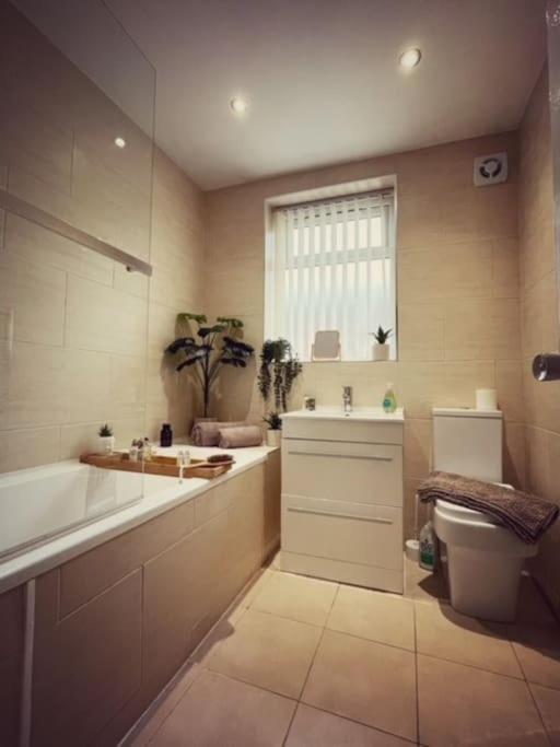5 Bedroom, Sleeps 9 - Base To Explore Liverpool And Beyond Ліверпуль Екстер'єр фото