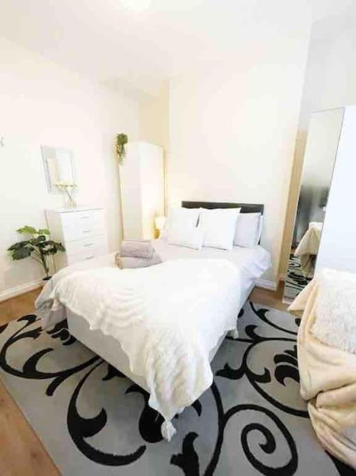 5 Bedroom, Sleeps 9 - Base To Explore Liverpool And Beyond Ліверпуль Екстер'єр фото