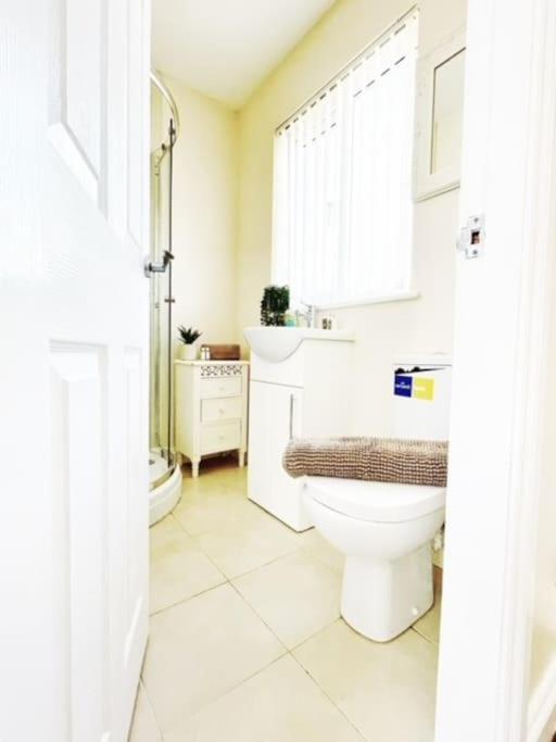 5 Bedroom, Sleeps 9 - Base To Explore Liverpool And Beyond Ліверпуль Екстер'єр фото