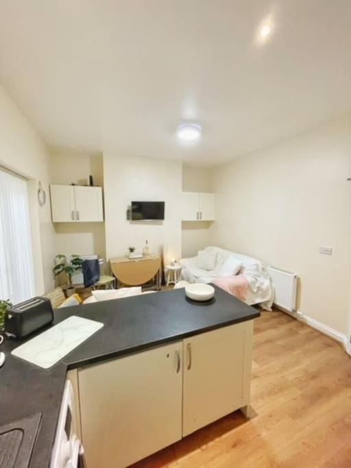 5 Bedroom, Sleeps 9 - Base To Explore Liverpool And Beyond Ліверпуль Екстер'єр фото