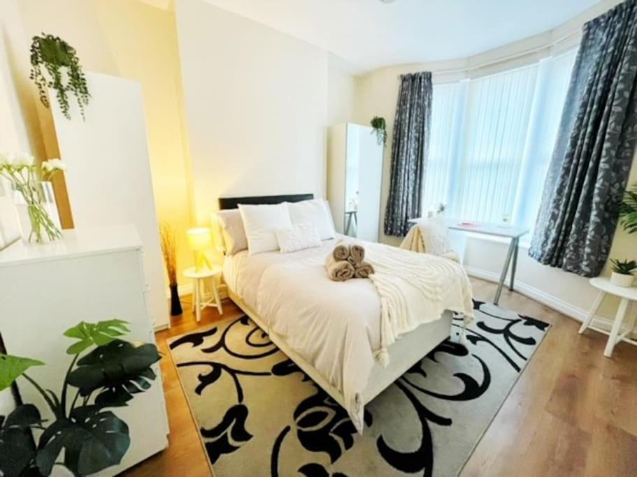 5 Bedroom, Sleeps 9 - Base To Explore Liverpool And Beyond Ліверпуль Екстер'єр фото