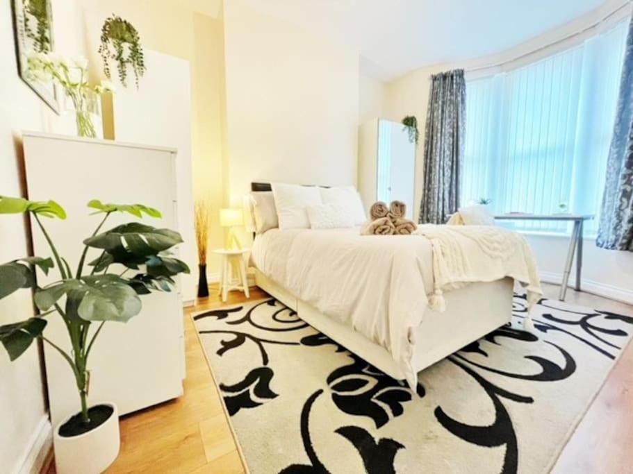 5 Bedroom, Sleeps 9 - Base To Explore Liverpool And Beyond Ліверпуль Екстер'єр фото