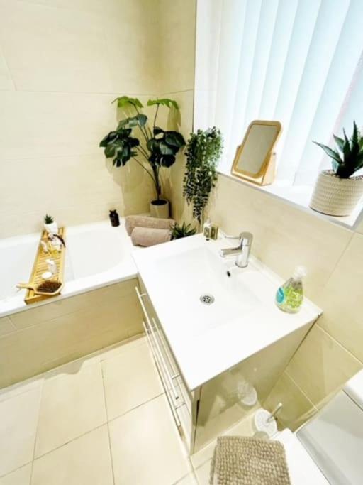 5 Bedroom, Sleeps 9 - Base To Explore Liverpool And Beyond Ліверпуль Екстер'єр фото