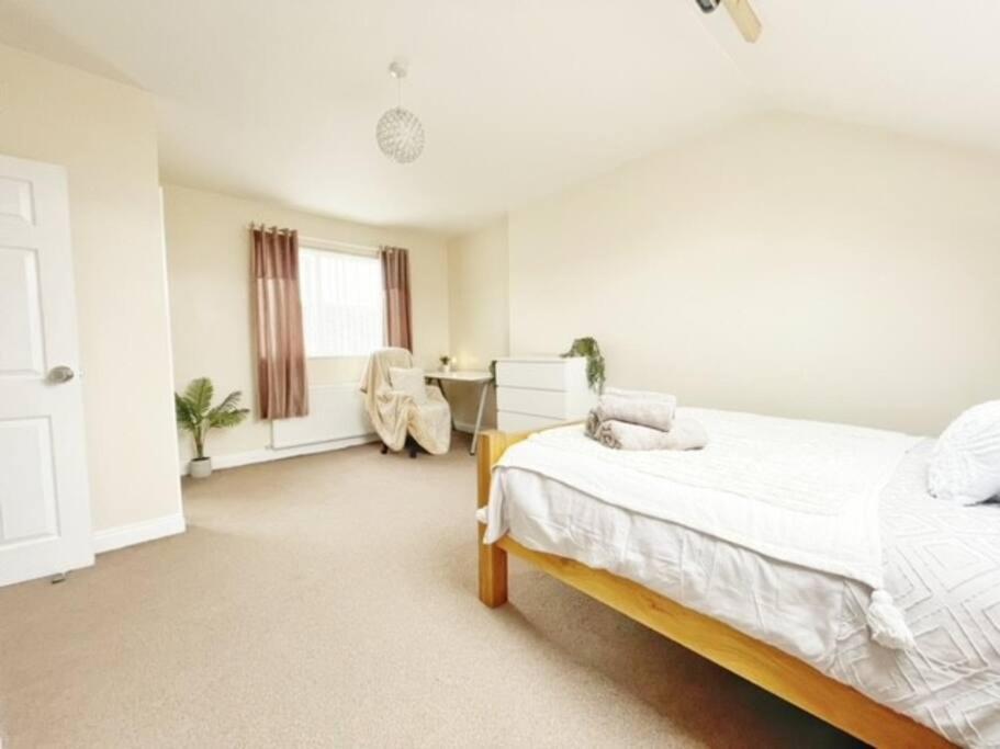 5 Bedroom, Sleeps 9 - Base To Explore Liverpool And Beyond Ліверпуль Екстер'єр фото